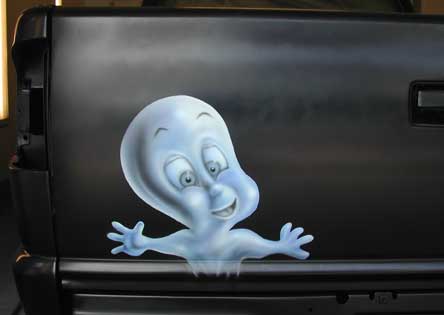 casper on tailgate